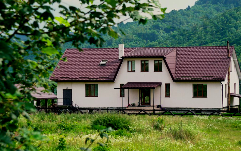vodopad-sopit-karpatskoe-more-yamelniczkie-skaly