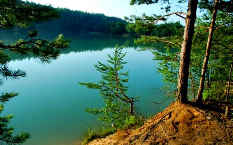 brodivska-sahara-pidkamin-biryuzovi-ozera